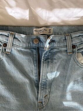Abercrombie & Fitch 90’s Straight Light Wash Women’s Jeans